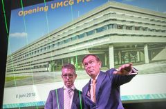 Minister Bruins en prof. Langendijk openen het UMCG Protonentherapiecentrum 