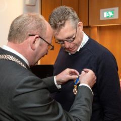 Links burgemeester Klaas Smid, rechts Professor Hans Langendijk